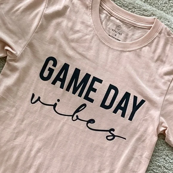 ‘Game Day Vibes’ Short Sleeve Graphic Tee - Picture 5 of 7